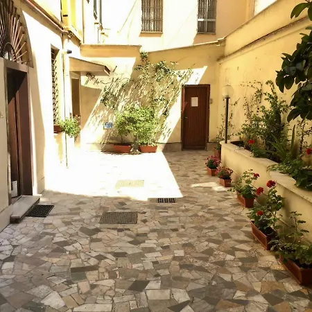 Royal House At The Center Apartment